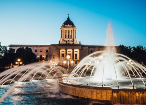 A fountain in front of the Manitoba Legislative Building in Winnipeg, MB.